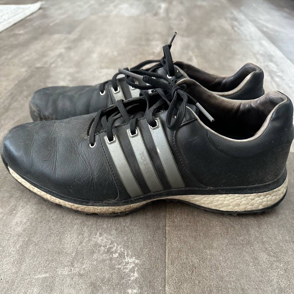 Men’s Adidas Gol Shoes Spikeless | Size 12